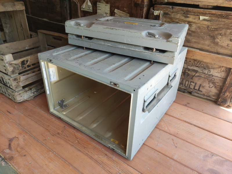 caja militar metal 36x53x69-4 9u